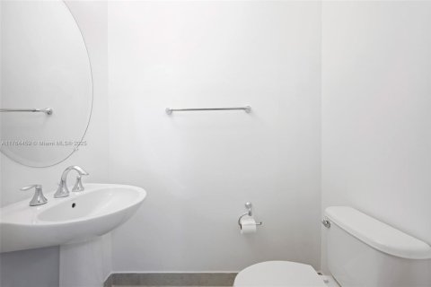 Townhouse in Royal Palm Beach, Florida 3 bedrooms, 234.58 sq.m. № 1715607 - photo 8