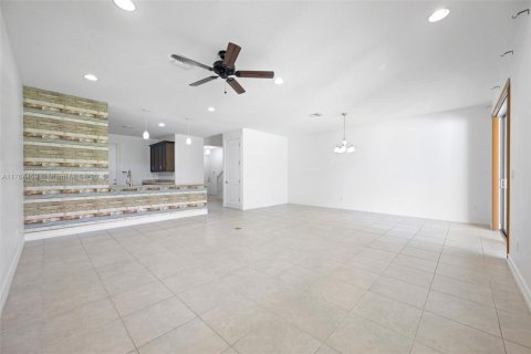 Townhouse in Royal Palm Beach, Florida 3 bedrooms, 234.58 sq.m. № 1715607 - photo 5
