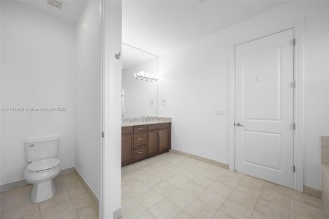 Townhouse in Royal Palm Beach, Florida 3 bedrooms, 234.58 sq.m. № 1715607 - photo 22