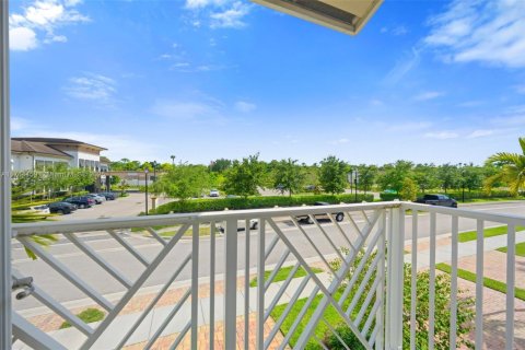 Townhouse in Royal Palm Beach, Florida 3 bedrooms, 234.58 sq.m. № 1715607 - photo 18