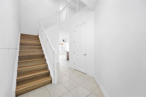 Townhouse in Royal Palm Beach, Florida 3 bedrooms, 234.58 sq.m. № 1715607 - photo 9