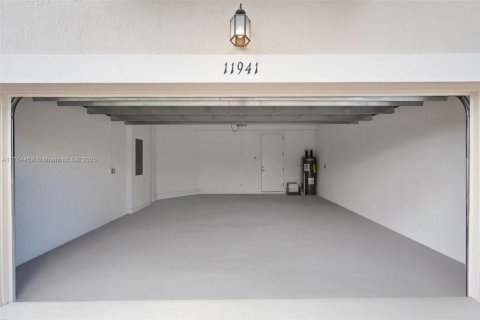 Townhouse in Royal Palm Beach, Florida 3 bedrooms, 234.58 sq.m. № 1715607 - photo 27
