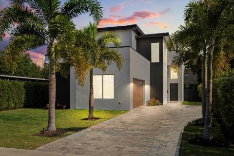 House in Winter Park, Florida 4 bedrooms, 264.12 sq.m. № 1723462 - photo 2