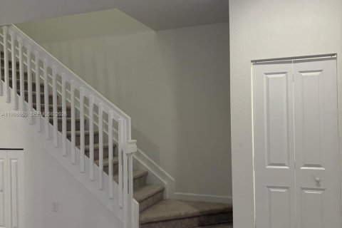 Townhouse in Homestead, Florida 3 bedrooms, 129.41 sq.m. № 2060641 - photo 4