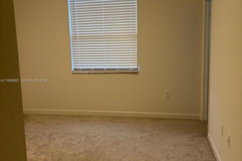 Townhouse in Homestead, Florida 3 bedrooms, 129.41 sq.m. № 2060641 - photo 13