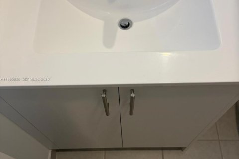 Townhouse in Homestead, Florida 3 bedrooms, 129.41 sq.m. № 2060641 - photo 10