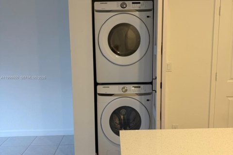 Townhouse in Homestead, Florida 3 bedrooms, 129.41 sq.m. № 2060641 - photo 12