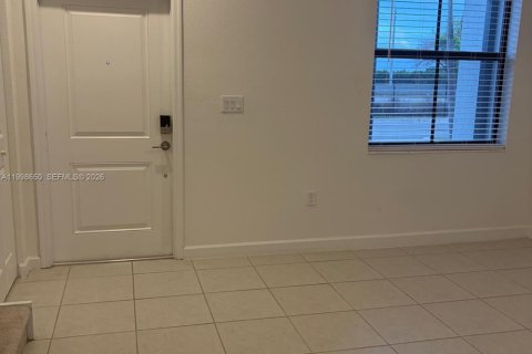 Townhouse in Homestead, Florida 3 bedrooms, 129.41 sq.m. № 2060641 - photo 14