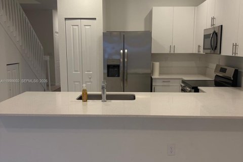 Townhouse in Homestead, Florida 3 bedrooms, 129.41 sq.m. № 2060641 - photo 5