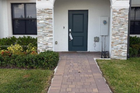 Townhouse in Homestead, Florida 3 bedrooms, 129.41 sq.m. № 2060641 - photo 15