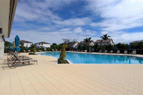 House in Homestead, Florida 3 bedrooms, 149.76 sq.m. № 2030761 - photo 27