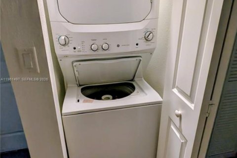 House in Homestead, Florida 3 bedrooms, 149.76 sq.m. № 2030761 - photo 25