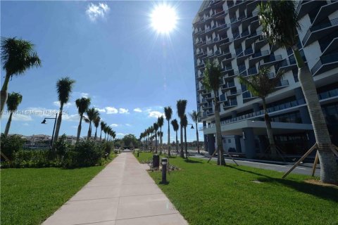 Condominio en alquiler en Doral, Florida, 1 dormitorio, 63.92 m2 № 1892968 - foto 23