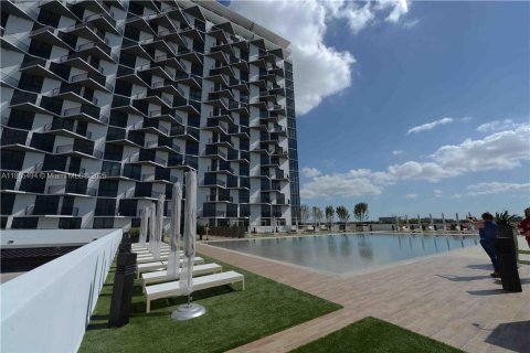Condominio en alquiler en Doral, Florida, 1 dormitorio, 63.92 m2 № 1892968 - foto 1