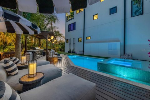 House in New Smyrna Beach, Florida 4 bedrooms, 318 sq.m. № 1911096 - photo 7