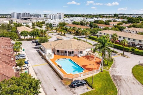 Touwnhouse à vendre à Homestead, Floride: 3 chambres, 155.7 m2 № 2152703 - photo 1