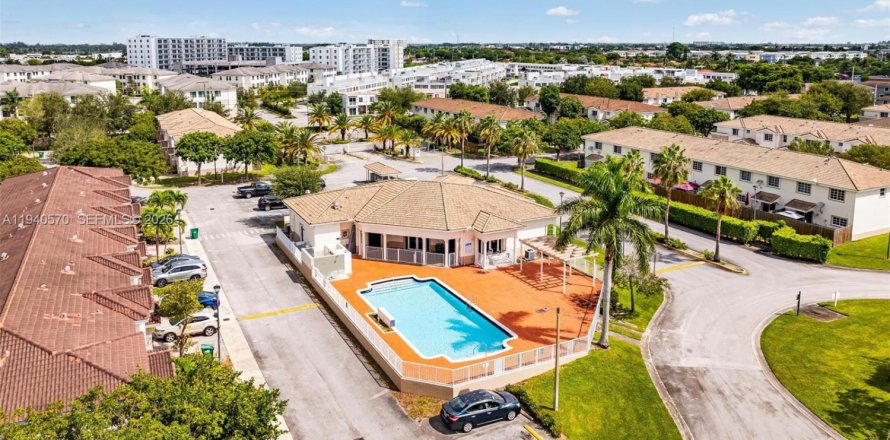 Touwnhouse à Homestead, Floride 3 chambres, 155.7 m2 № 2152703
