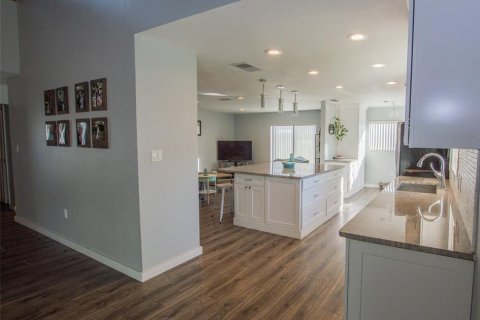 Casa en alquiler en Lakeland, Florida, 4 dormitorios, 188.5 m2 № 1901686 - foto 13