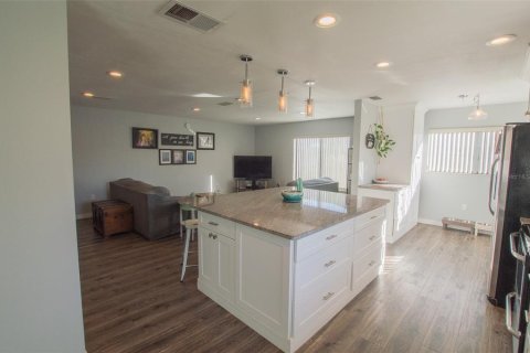 Casa en alquiler en Lakeland, Florida, 4 dormitorios, 188.5 m2 № 1901686 - foto 9