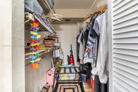 Купить кондоминиум в Лодерхилл, Флорида 2 спальни, 102.19м2, № 1946422 - фото 13