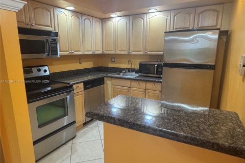 Condominio en venta en Fort Lauderdale, Florida, 2 dormitorios, 69.12 m2 № 1940134 - foto 4