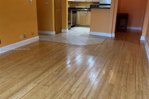 Condominio en venta en Fort Lauderdale, Florida, 2 dormitorios, 69.12 m2 № 1940134 - foto 3