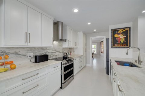 House in Saint Petersburg, Florida 4 bedrooms, 293.01 sq.m. № 2227193 - photo 28
