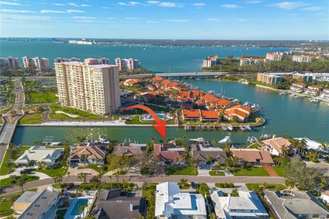 House in Saint Petersburg, Florida 4 bedrooms, 293.01 sq.m. № 2227193 - photo 11