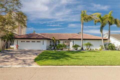 House in Saint Petersburg, Florida 4 bedrooms, 293.01 sq.m. № 2227193 - photo 15