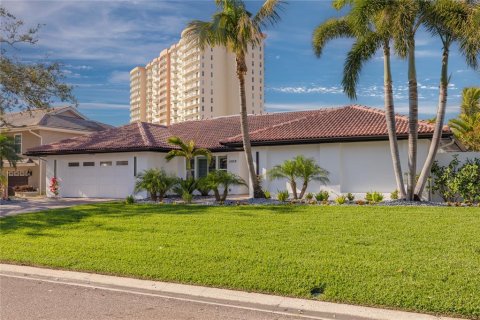 House in Saint Petersburg, Florida 4 bedrooms, 293.01 sq.m. № 2227193 - photo 16