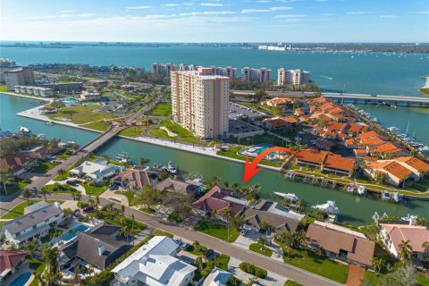 House in Saint Petersburg, Florida 4 bedrooms, 293.01 sq.m. № 2227193 - photo 12