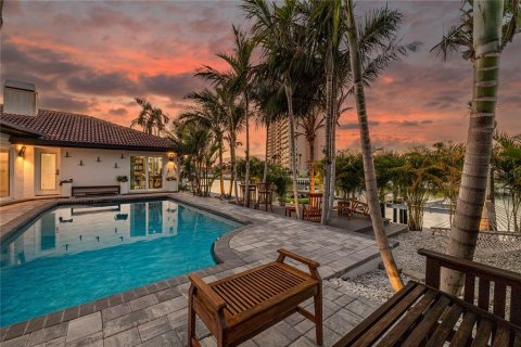 House in Saint Petersburg, Florida 4 bedrooms, 293.01 sq.m. № 2227193 - photo 6