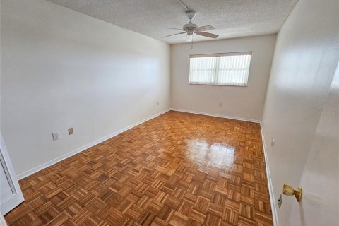 Condo in Gulfport, Florida, 3 bedrooms № 2394151 - photo 30