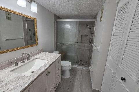 Condo in Gulfport, Florida, 3 bedrooms № 2394151 - photo 25