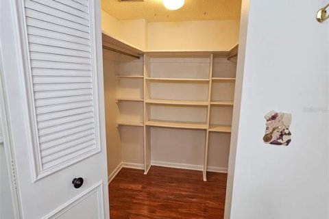 Condo in Gulfport, Florida, 3 bedrooms № 2394151 - photo 28