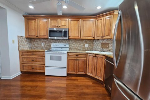 Condo in Gulfport, Florida, 3 bedrooms № 2394151 - photo 3