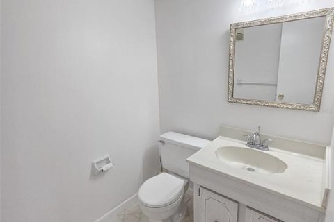 Condo in Gulfport, Florida, 3 bedrooms № 2394151 - photo 29