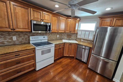 Condo in Gulfport, Florida, 3 bedrooms № 2394151 - photo 5