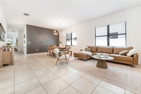 Villa ou maison à louer à Hialeah, Floride: 3 chambres, 178.37 m2 № 2011667 - photo 5