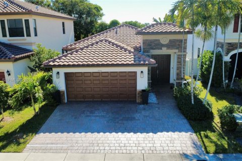 Villa ou maison à louer à Hialeah, Floride: 3 chambres, 178.37 m2 № 2011667 - photo 18