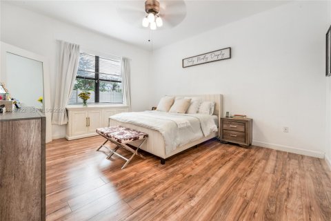 Villa ou maison à louer à Hialeah, Floride: 3 chambres, 178.37 m2 № 2011667 - photo 11