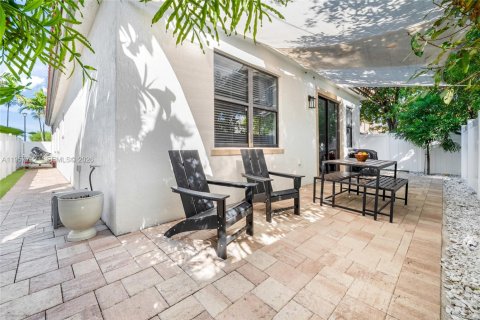 Villa ou maison à louer à Hialeah, Floride: 3 chambres, 178.37 m2 № 2011667 - photo 17