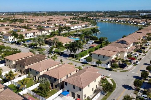 Villa ou maison à louer à Hialeah, Floride: 3 chambres, 178.37 m2 № 2011667 - photo 20
