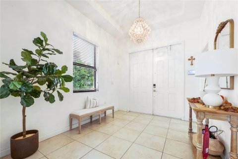 Villa ou maison à louer à Hialeah, Floride: 3 chambres, 178.37 m2 № 2011667 - photo 2