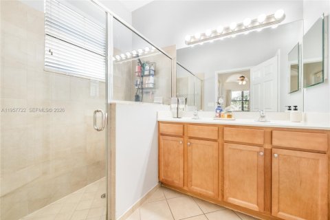 Villa ou maison à louer à Hialeah, Floride: 3 chambres, 178.37 m2 № 2011667 - photo 12