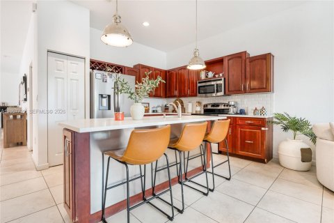 Villa ou maison à louer à Hialeah, Floride: 3 chambres, 178.37 m2 № 2011667 - photo 7