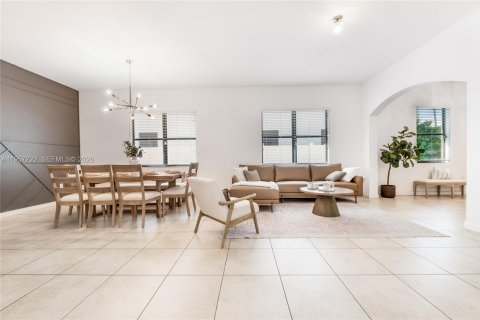 Villa ou maison à louer à Hialeah, Floride: 3 chambres, 178.37 m2 № 2011667 - photo 4