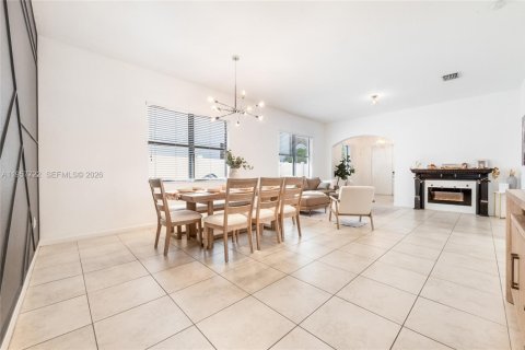 Villa ou maison à louer à Hialeah, Floride: 3 chambres, 178.37 m2 № 2011667 - photo 6