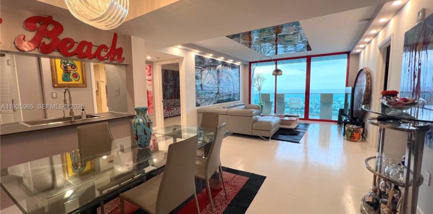 Кондоминиум с 2 спальнями в Майами-Бич, Флорида № 1984349