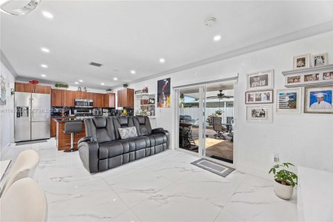 Купить виллу или дом в Хайалиа, Флорида 3 спальни, 160.16м2, № 1991206 - фото 6